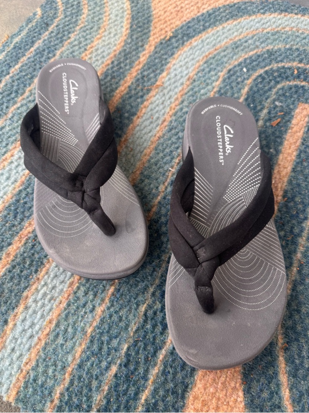 Clarks Women’s Black & Gray Cloudsteppers Foam Flip Sandals size 7